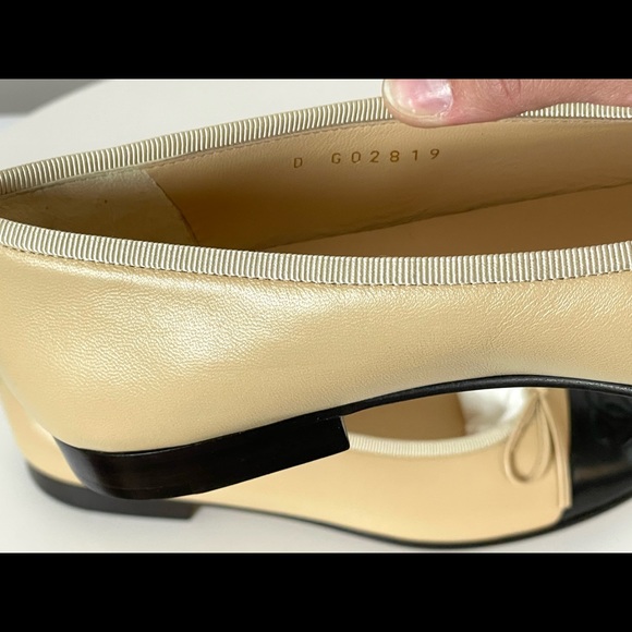 CHANEL Rare Aged Lambskin Cap Toe CC Ballerina Flats. New with tags, never worn. - Picture 13 of 15